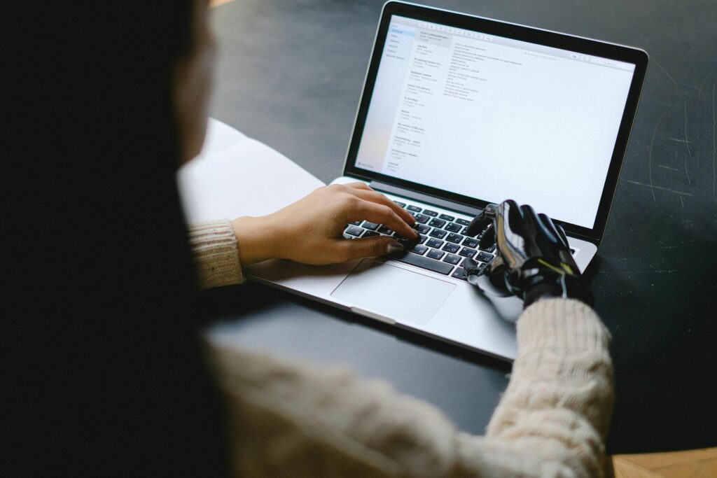 HR leader doing her work with the help of AI